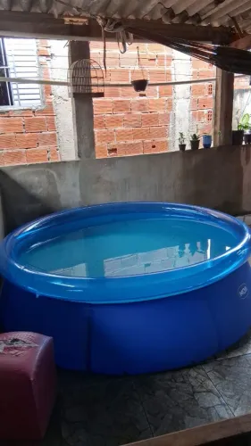 Piscina inflável 2.400 litros 