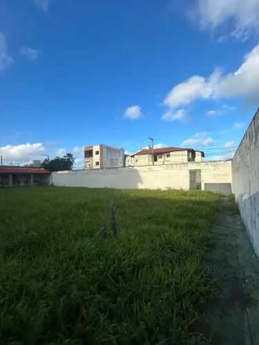 Terreno de esquina na coroa do meio