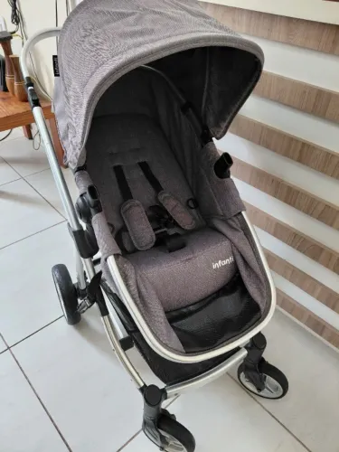 Carrinho de Bebê Infantil Epic Lite (com bebê conforto)
