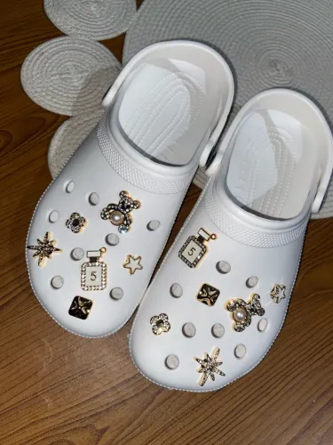 Crocs Novo com Pingentes, Nunca Usado! Tamanho 37/38