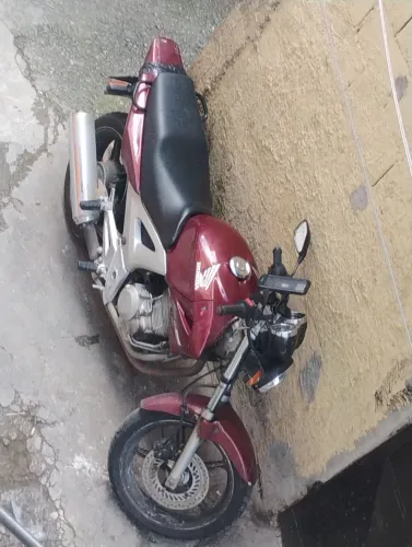 Vendo moto cbx Twister 250 carburada