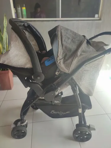 Carrinho de bebê e bebe conforto Burigotto