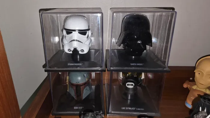 Lote 4 Capacetes Star Wars no acrílico