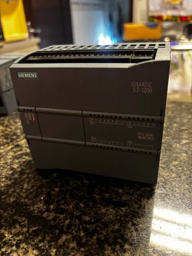 CLP Siemens modelo SIMATIC S7-1200 com slot