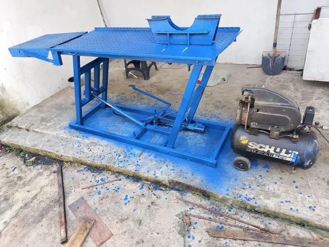 Vendo essa rampa de mecânico e este compressor 