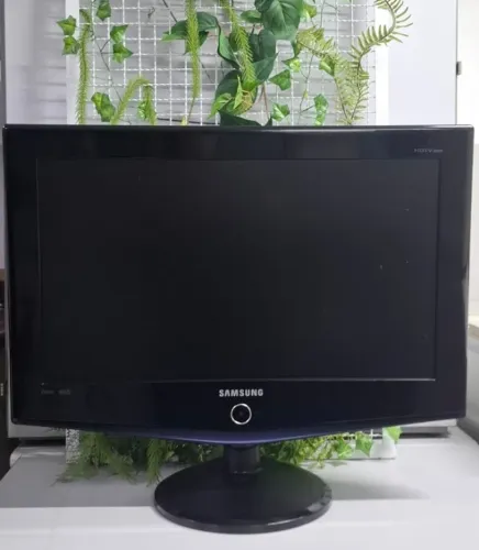 TV / Monitor 26" Samsung HD (pequeno riscos na tela)  