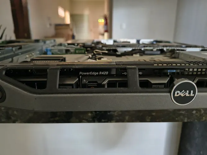 Servidor Dell R420. 2TB HD e 16 GB de RAM 