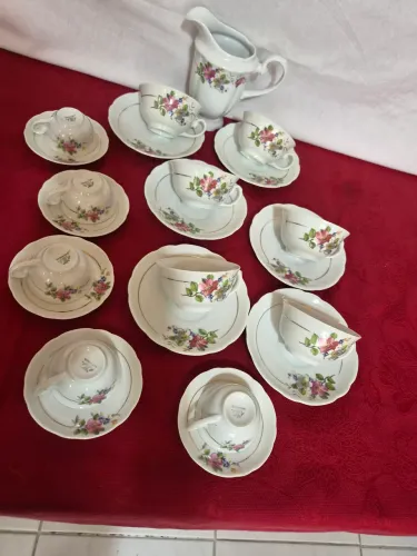 Jogo de café e chá porcelana  real. 