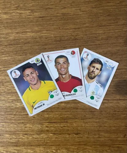 figurinhas neymar, messi e cristiano ronaldo