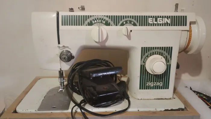 Vendo máquina de costura