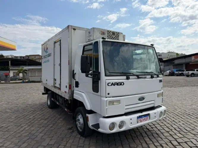 Ford Cargo 816 2013 refrigerado muito abaixo tabela