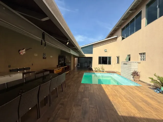CasaTérrea para venda possui 370 metros quadrados com 3 quartos em Vila Santa Rita - Goiân