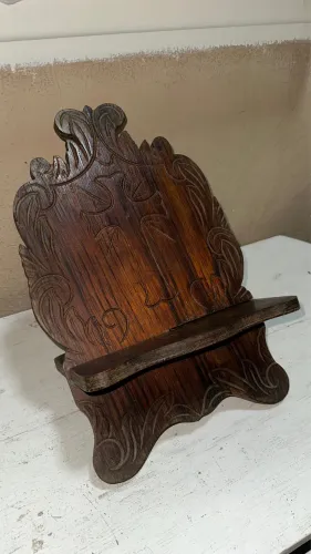 Suporte para biblia em madeira
