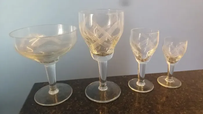 Raro Jogo de Taças de Cristal Antigas Lapidadas - 40 Peças - Excelente Estado