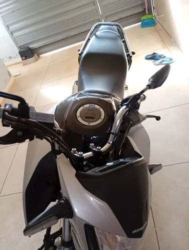 Vendo uma Titan 160 bem conservada