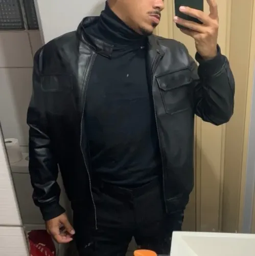 Jaqueta Couro com capuz (dá para utilizar sem), TAM G