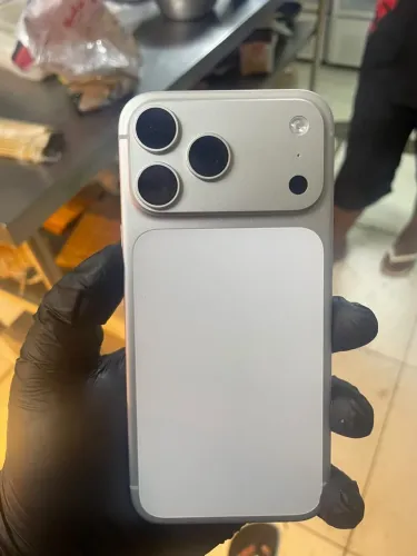 VENDA OU TROCA POR PC GAMER IPHONE 17 pro max silver ZERADO