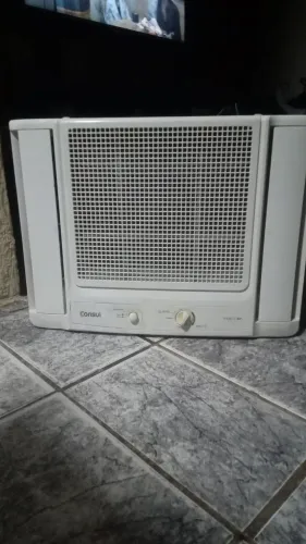 Vendo ar condicionado 7.500 btus consul, valor 500,00 gelando normal, zap *