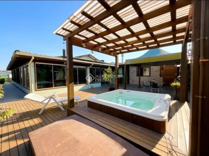 Casa Alto Padrão com 230m², 4 Quartos, Área de Lazer Completa e Localização Privilegiada