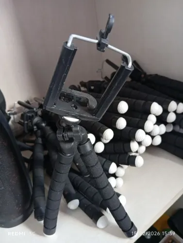 Tripé R$50,oo. 23 unidades 