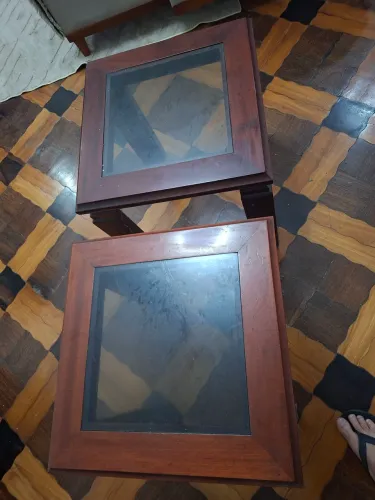 2 Mesinhas de canto de madeira