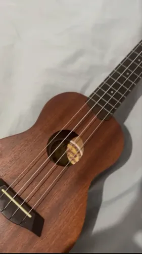 Vende-se Ukulele