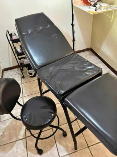 Vende-se maca para tatuagem 