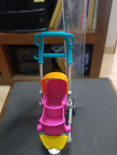 Carrinho de bebê da Barbie