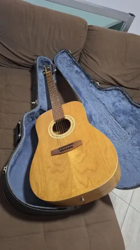 Violão folk Art&Lutherie (tampo sólido madeira canadense)