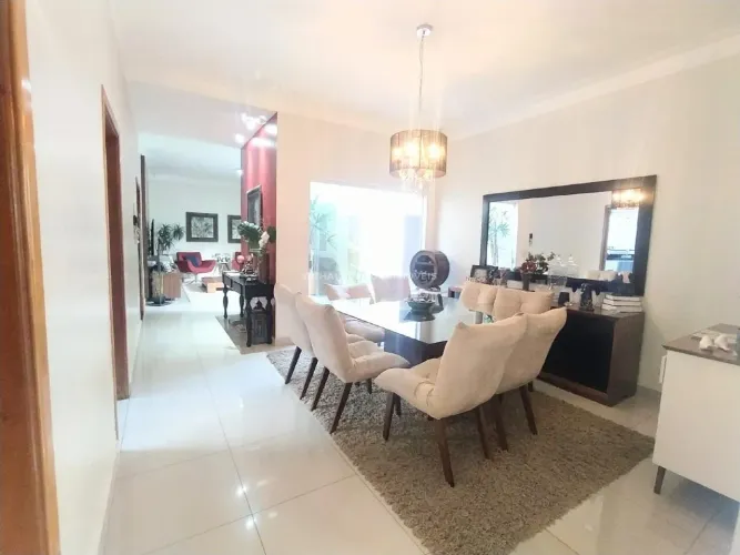 Casa à venda com 3 suítes no bairro Olinda, em Uberaba.