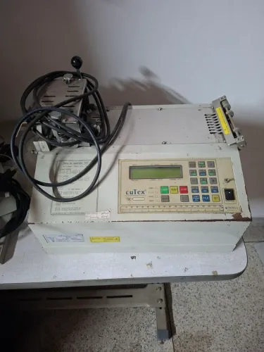 Máquina automática de corte de fitas e cintas da série