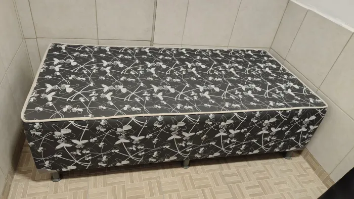 Cama box com colchão aclopado