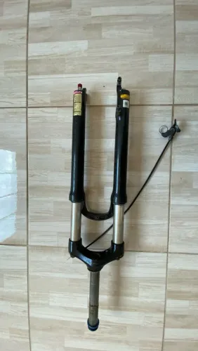 Suspensão hidráulica C/ reg. Retorno sr. Suntour xcr32 (trava no guidão)