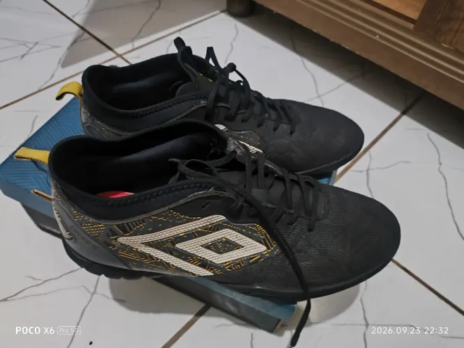 Chuteira Society N° 40 UMBRO