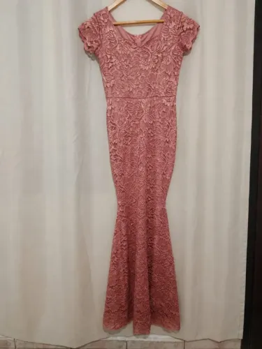 ? Vestido Longo Sereia Rosé com Renda e Brilho - Tamanho P ?