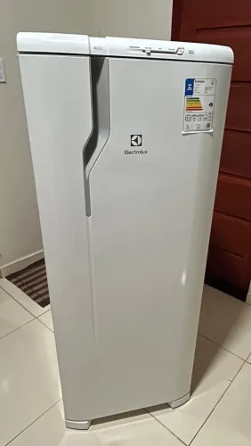 GELADEIRA ELETROLUX (SEMI NOVA)