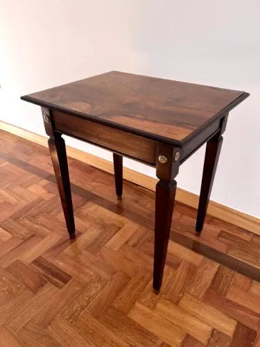 Mesa lateral Anos 60