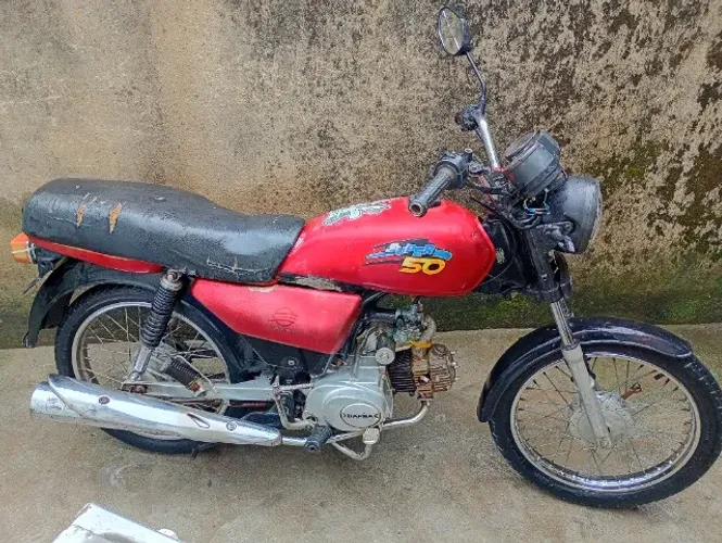Moto 50cc Dafra parada no estado