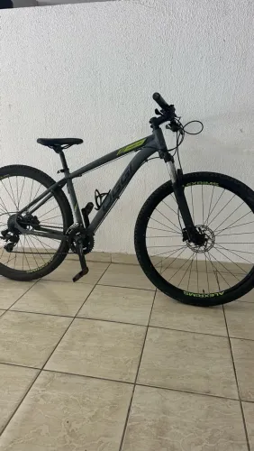 Bicicleta aro 29 OGGI novinha