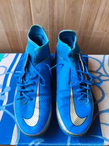 Chuteira Nike Phantom N: 41 ótimo estado.