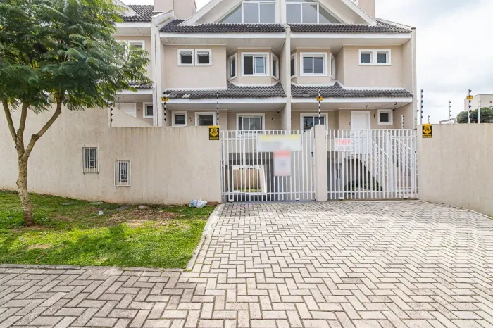 Sobrado com 3 dormitórios à venda, 194 m² por R$ 800.000 - Uberaba - Curitiba/PR