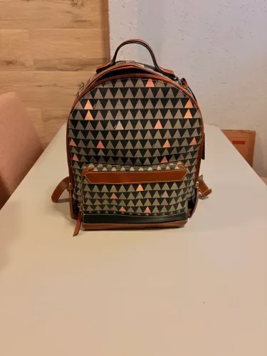 Mochila Schutz Triangle Couro Preta