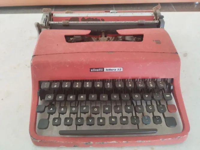 Máquina de escrever antiga 
