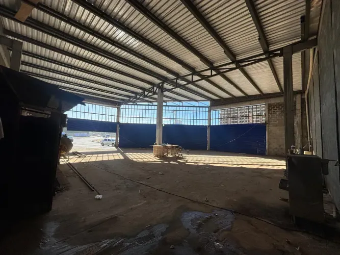 Loja Comercial Gigante à Venda na Nova Orla de Pituaçu Salvador/BA | 600 m² | Amplo estac