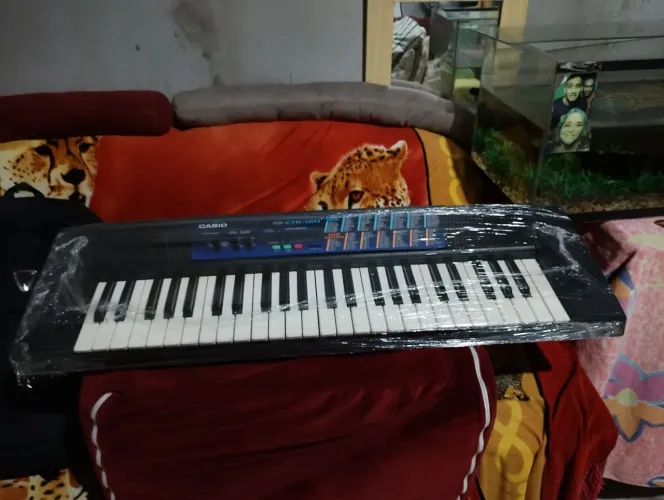 Teclado Casio CTK semi novo