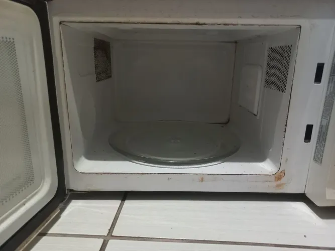 Micro-ondas magic usado,porém em perfeito estado de funcionamento.