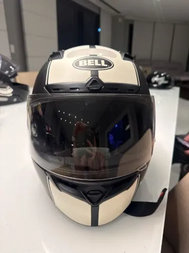 Capacete Bell Qualifier em estado de novo