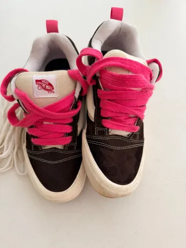 Vans knu skool detalhes rosa 