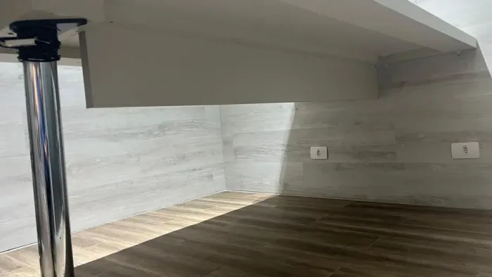 Mesa de reunião com 6 cadeiras