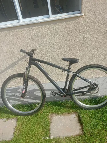 Bike aro 29 com freio hidráulico, amortecedor dianteiro, guadro de alumínio reforçado 